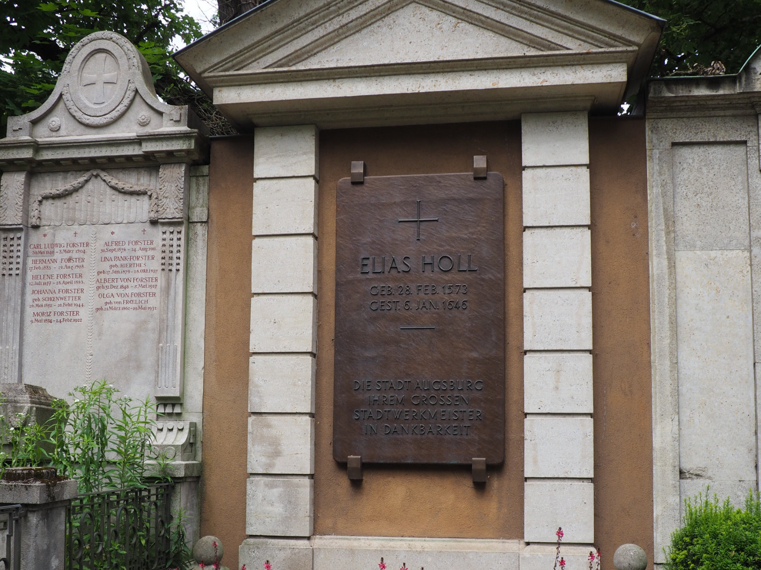 Protestantischer Friedhof, Grab des Stadtbaumeisters Elias Holl mit Gedenktafel der Stadt