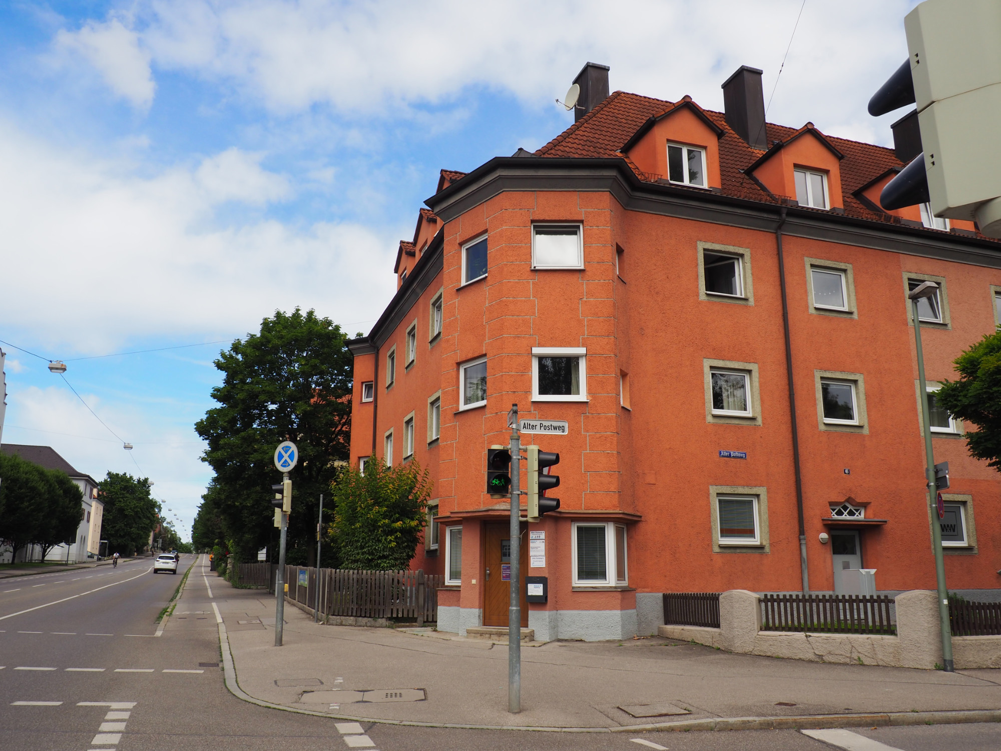 Hier beginnt auf der Linie der Römerstraße "Via Claudia Augusta" der Alte Postweg