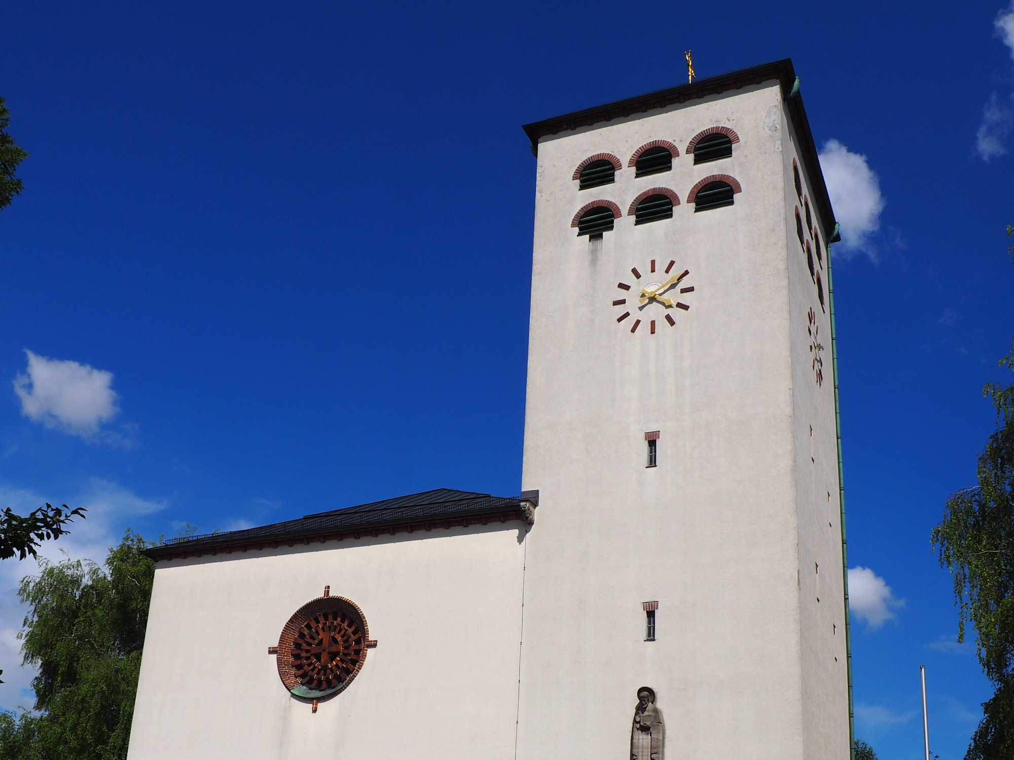 St. Canisius, katholische, ehemals Pfarrkirche, heute Filialkirche des Uni-Viertels