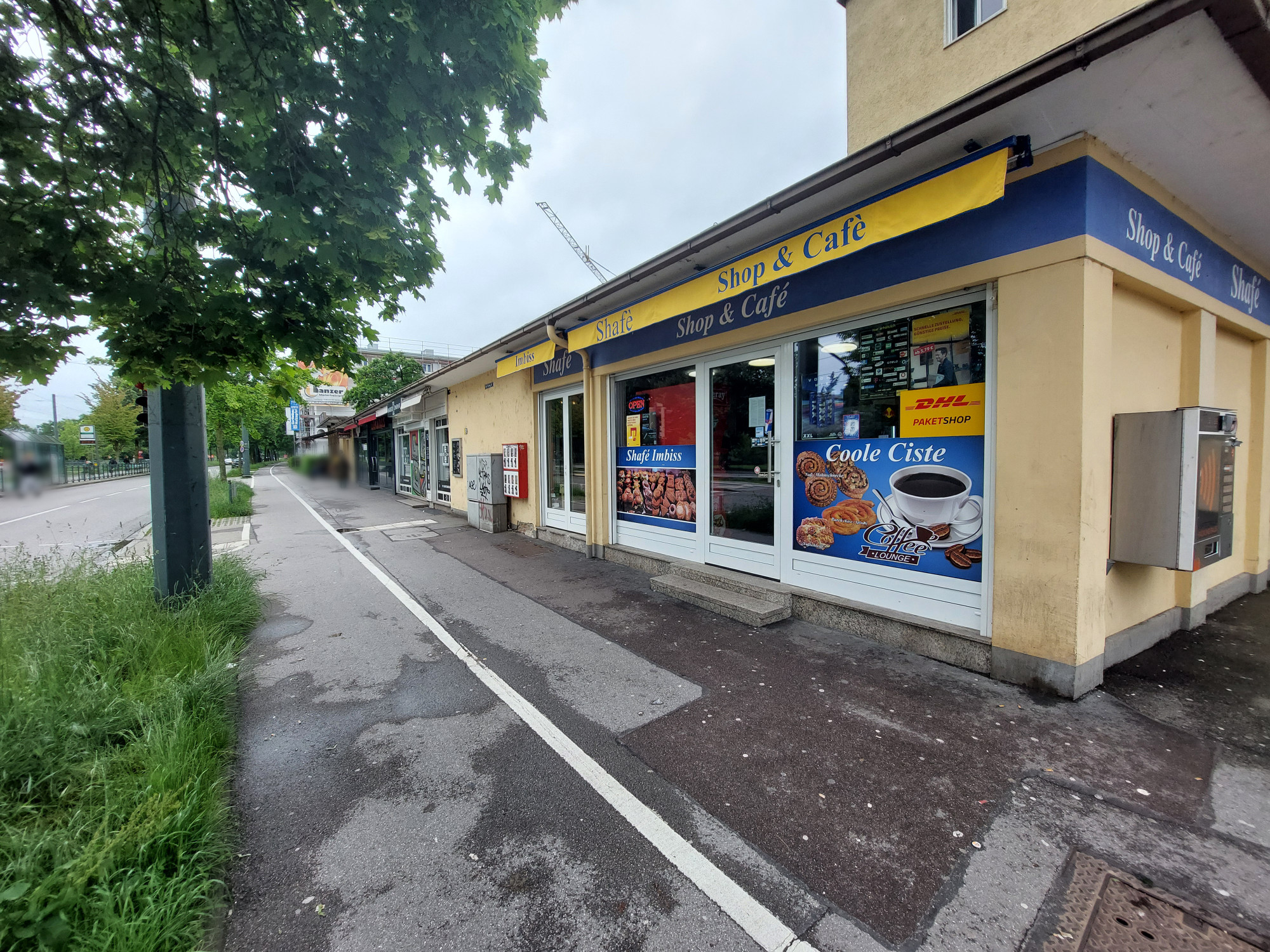 Ladenzeile am Alten Postweg