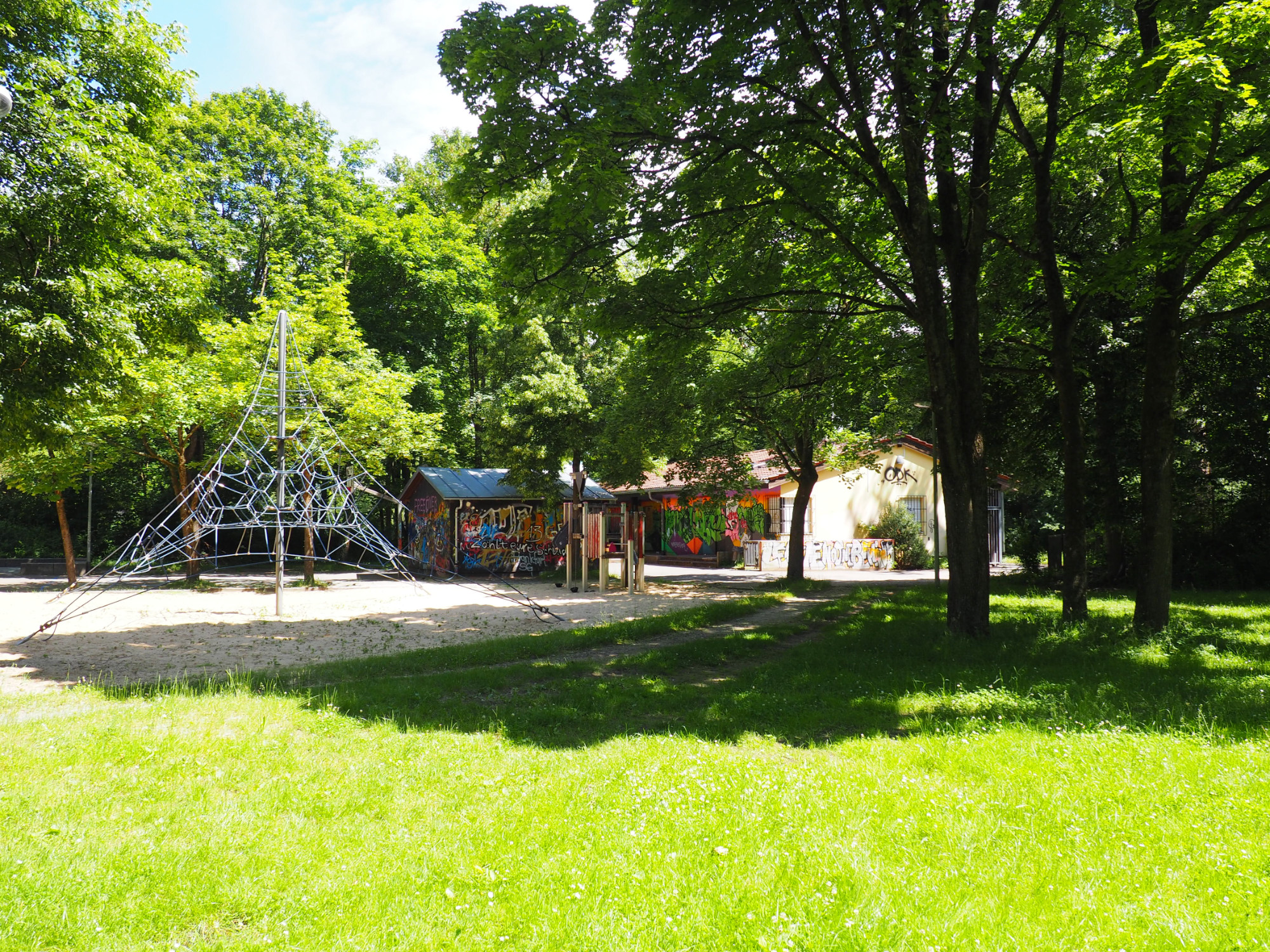 Deplazierter Kinderspielplatz neben dem heutigen Jugendtreff #dreizehn